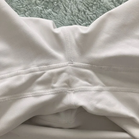 Lululemon Shorts White - Size 6 - Picture 4 of 4